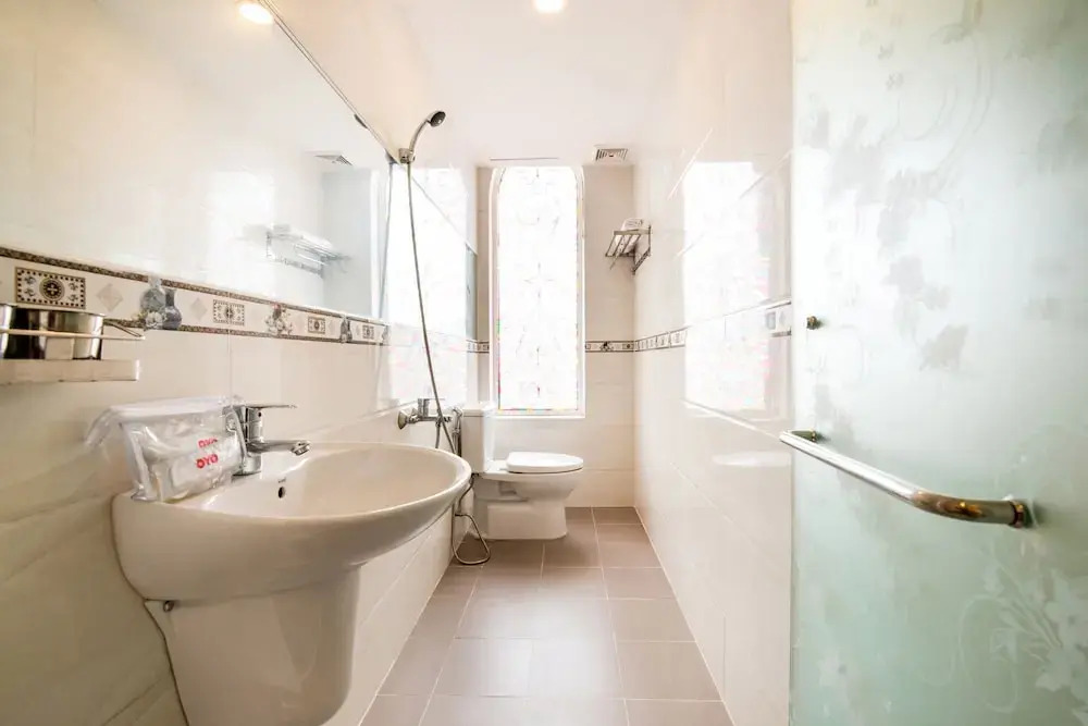 White 1 Hotel by OYO Rooms