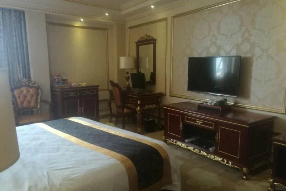 Yifeng Hotel