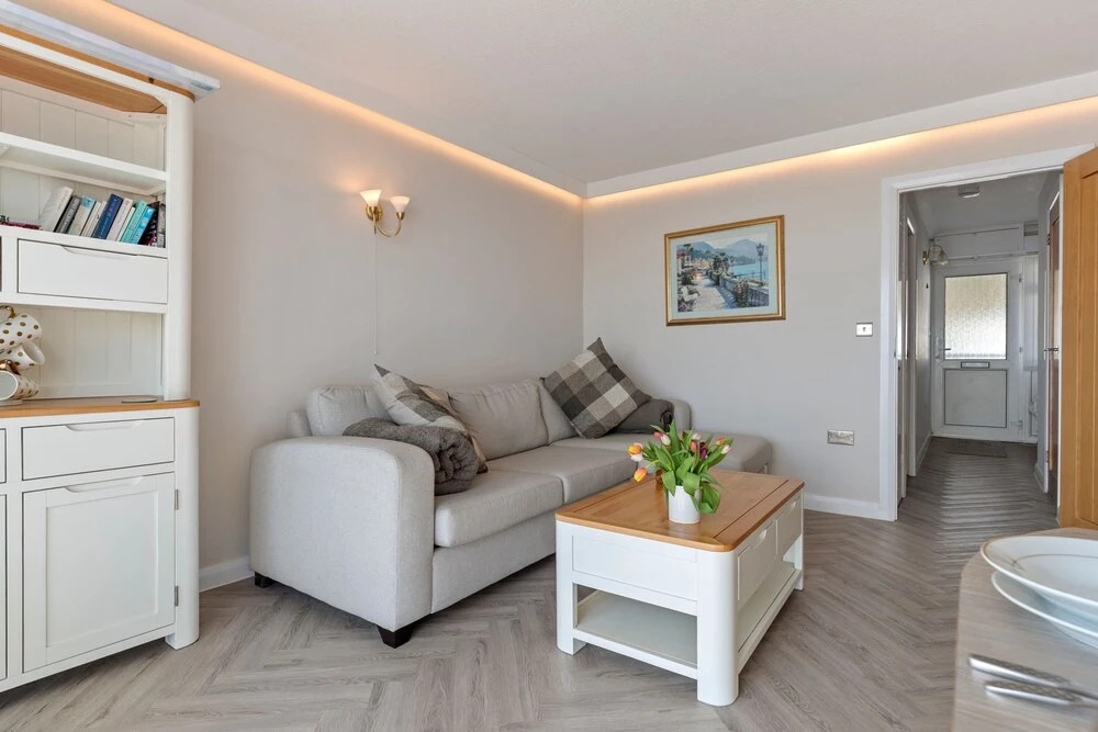 9 Strandways - Sea Views Parking Beach Access