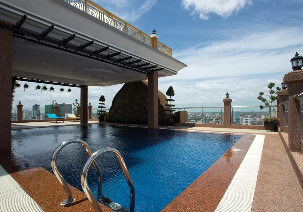 Queen Mansion Hotel & Stays