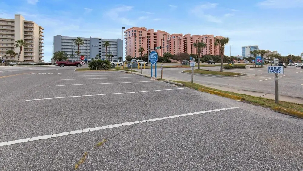 Spacious Family-friendly Retreat Beach Walkable
