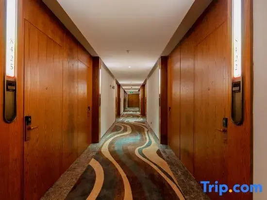 James Joyce Coffetel Hotel (Jinan Gangcheng District Yinzuo Mall)