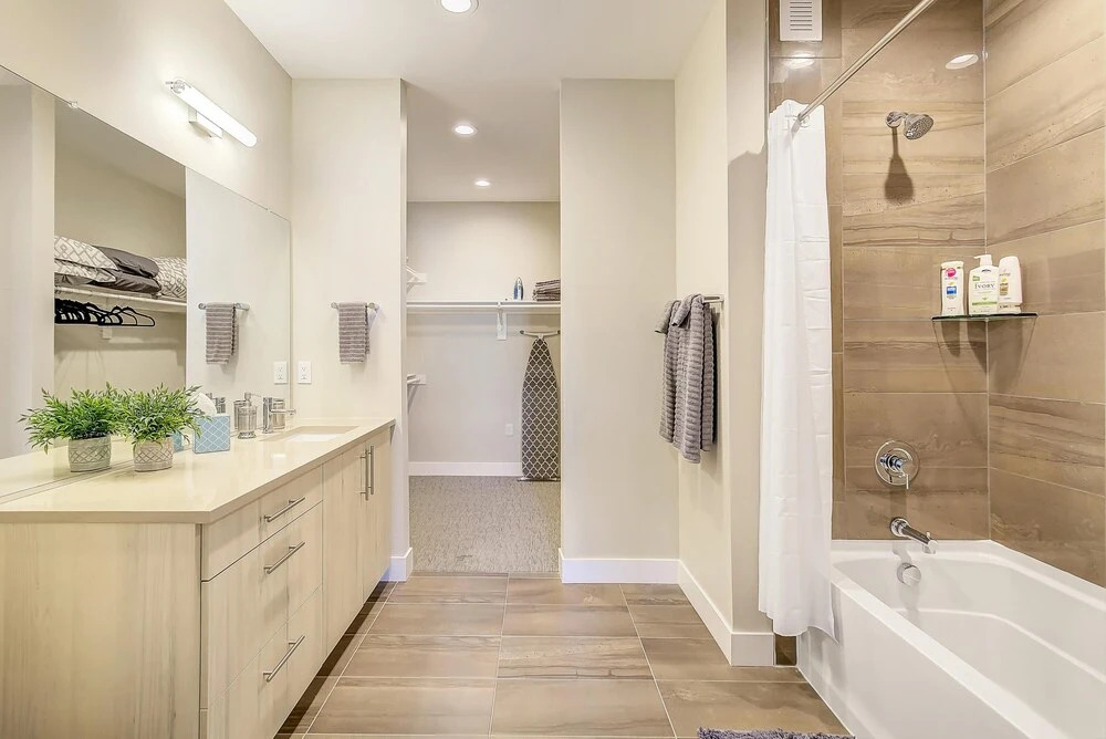 Rino Art Lofts - Modern Rustic Oasis - Sleeps 6