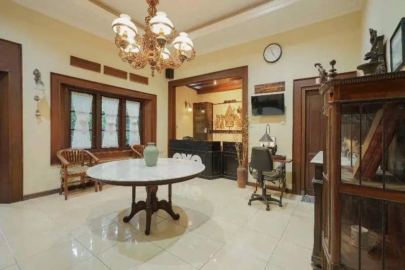 Ndalem Maharani Guest House