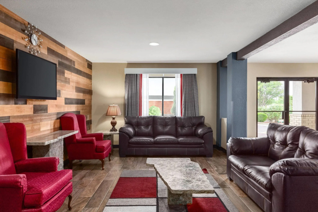 Ramada by Wyndham San Antonio Near SeaWorld - Lackland AFB