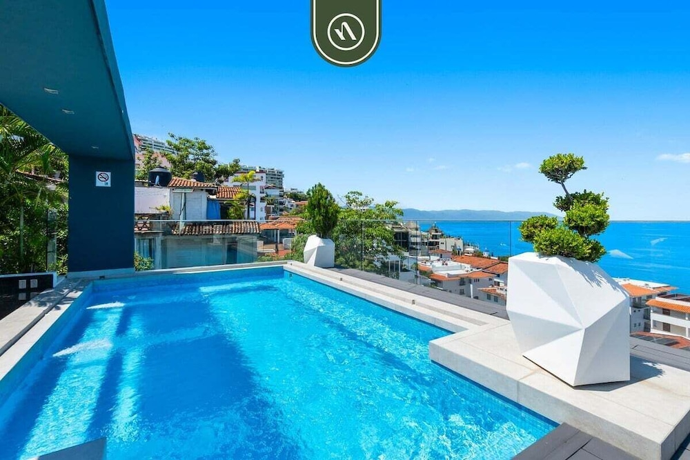 Amazing 1 BR Condo in Romantic Zone - Pool - Gym
