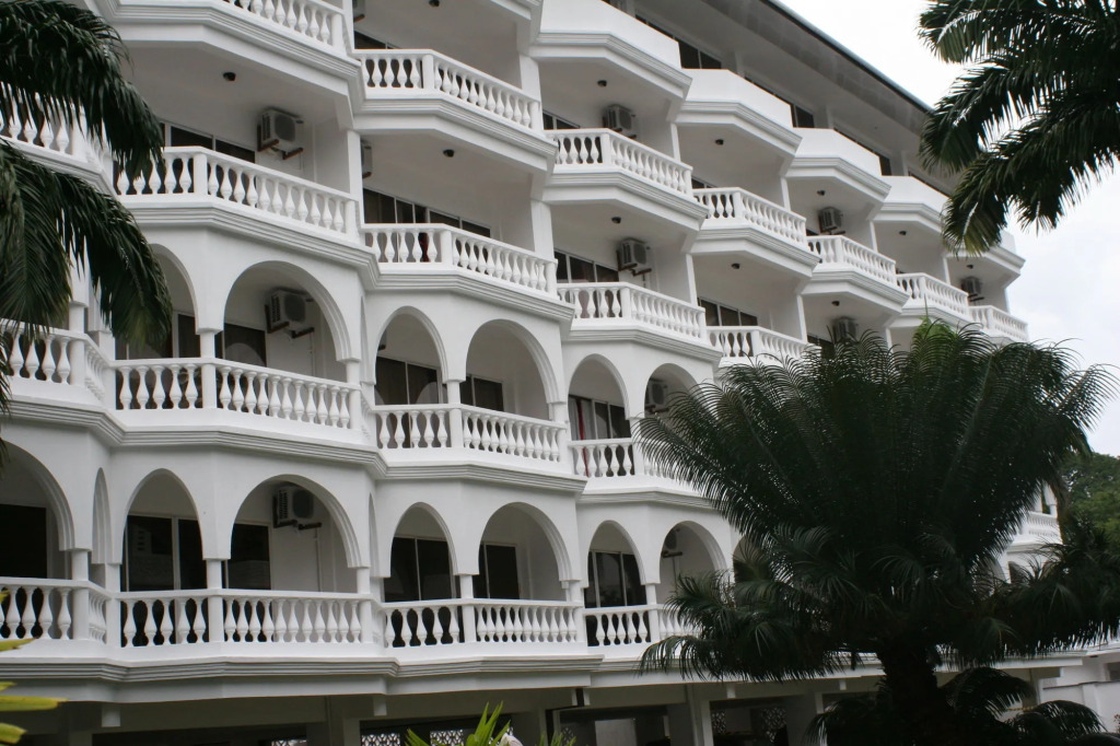 CityBlue Creekside Hotel & Suites