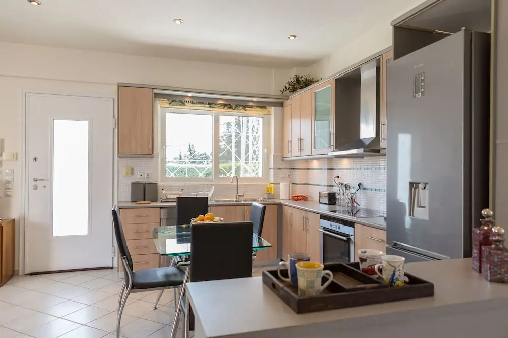 Bright & Spacious two-floor Family Garden Home