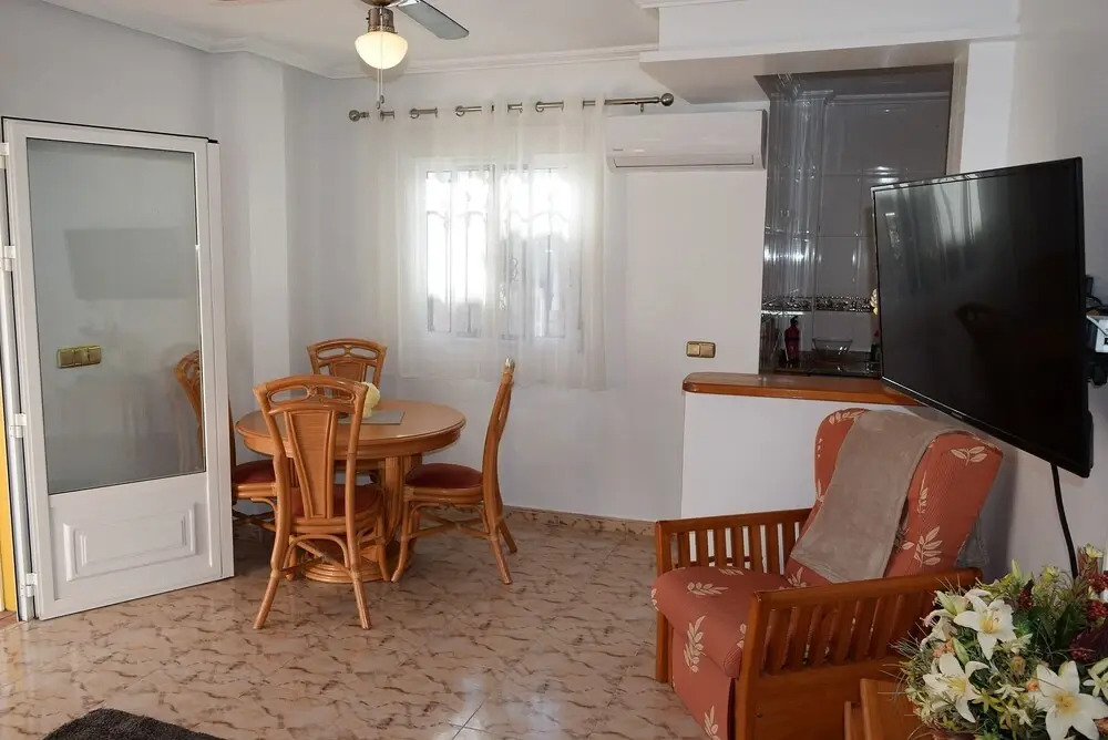 Upper floor Apartment semi-private pool