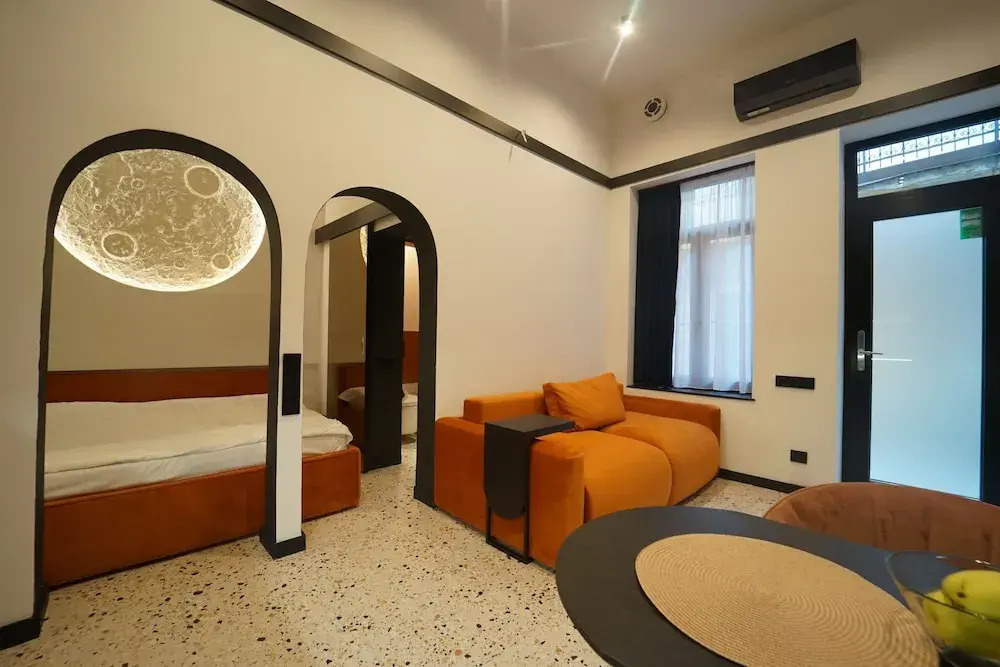 JAIS Home-Moon Apartment-Old Town/ Muzeului Square
