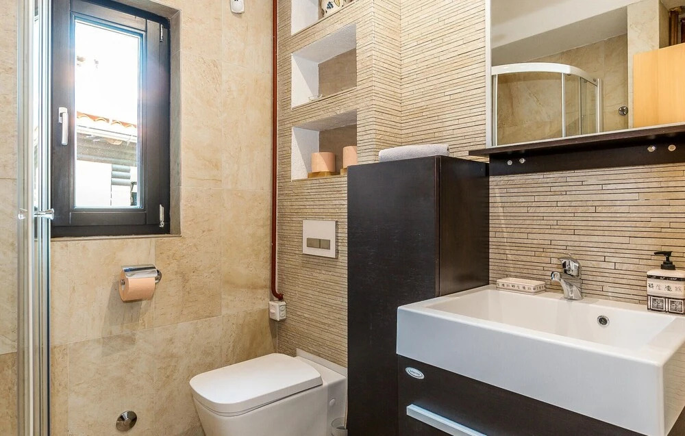 Beautiful Home in Ivinj With Sauna, Wifi and 5 Bedrooms