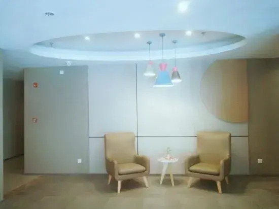 Homeinn Hotel (Zhangjiakou Victoria Square Zhongbao Building)