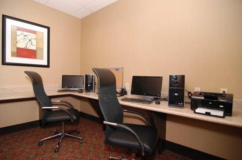 Holiday Inn Express & Suites Houston South - Near Pearland by IHG
