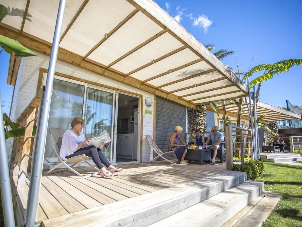 Beautiful Chalet With AC and Covered Terrace, Near the Beach