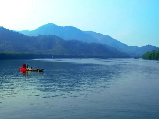 Zhenyangxia Scenic Area Theme Inn