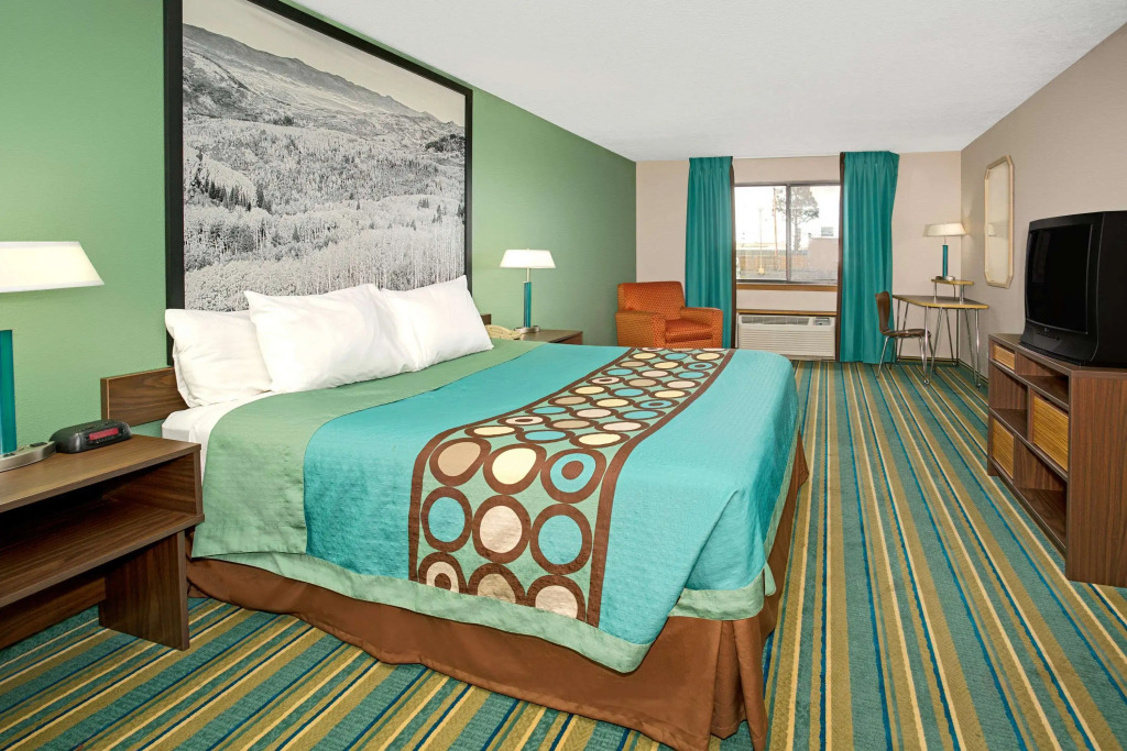 Super 8 by Wyndham Denver Stapleton