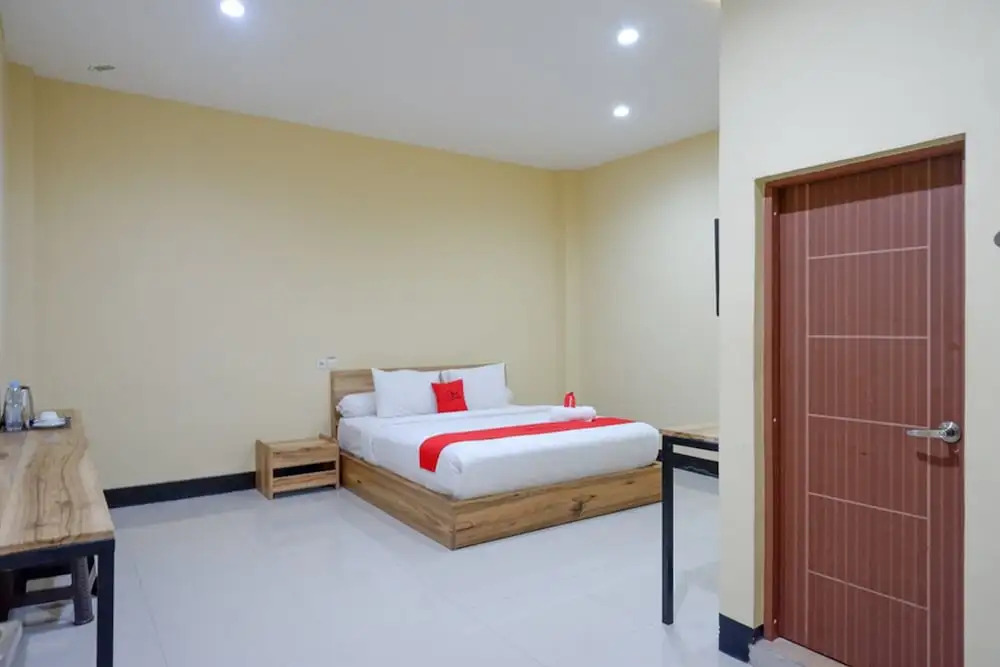 RedDoorz @ G Hotel Luwuk