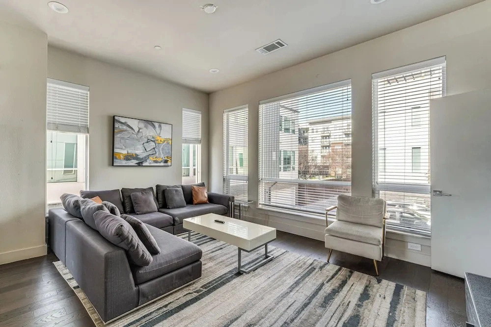 Work & Play! Gem w/ Fire Pit, 3 Mi to Dtwn Dallas