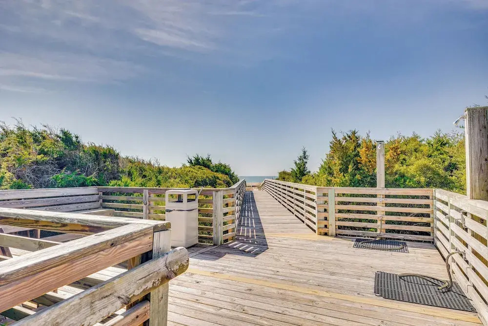 Steps to Sand! Condo w/ 2 Pools in Atlantic Beach