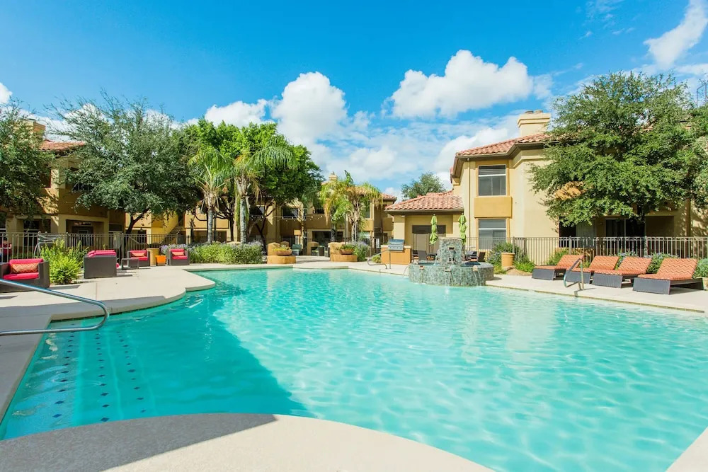Executive King, Close to TCP and Kierland w Parking 1005