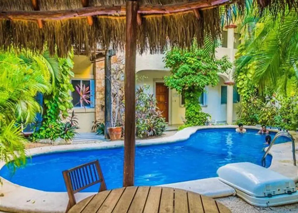 Magic, 1 block from Mamitas Beach by Tripintravel