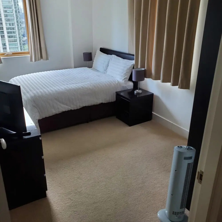 Captivating 2-bed Apartment in Canary Wharf London