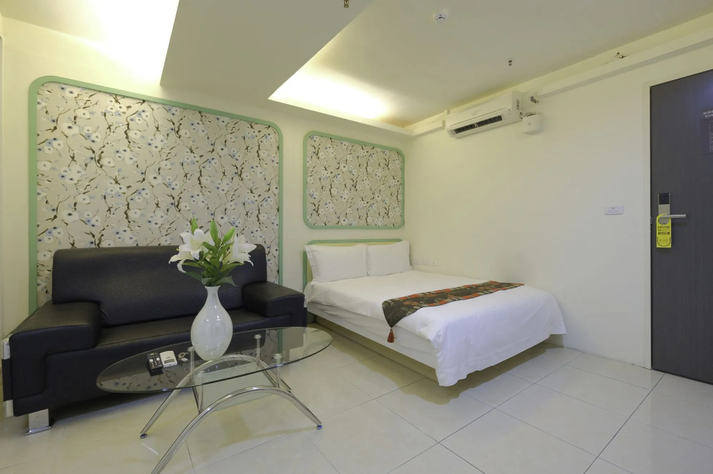 LJ Hotel