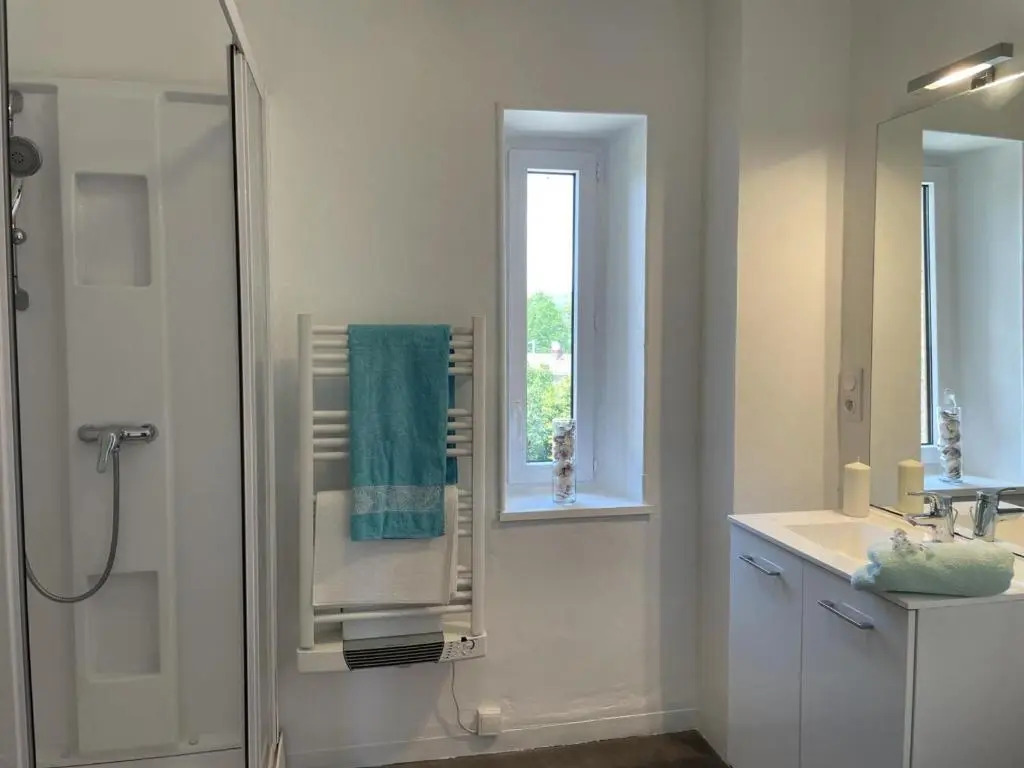 Maison moderne à La Chabanne avec jardin et animaux admis - FR-1-489-341