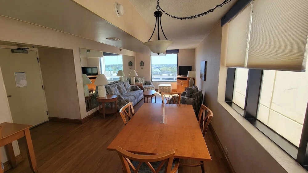 Four Sails Resort