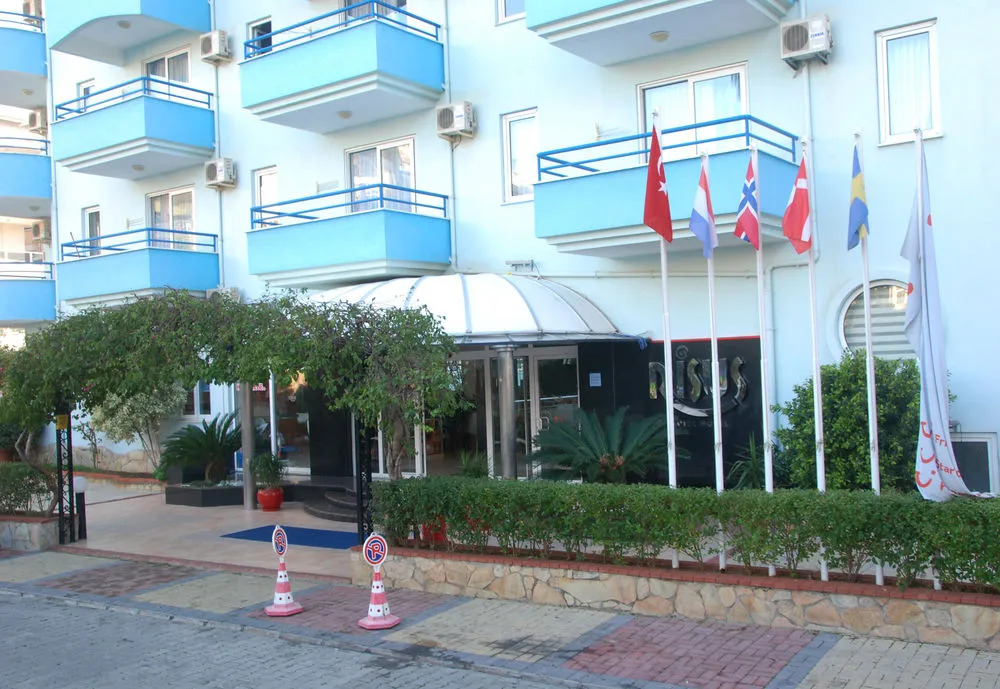 Risus Suit Hotel