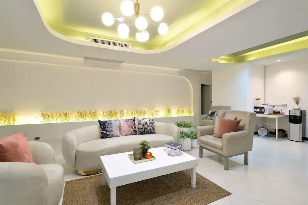 Tori crown hotel