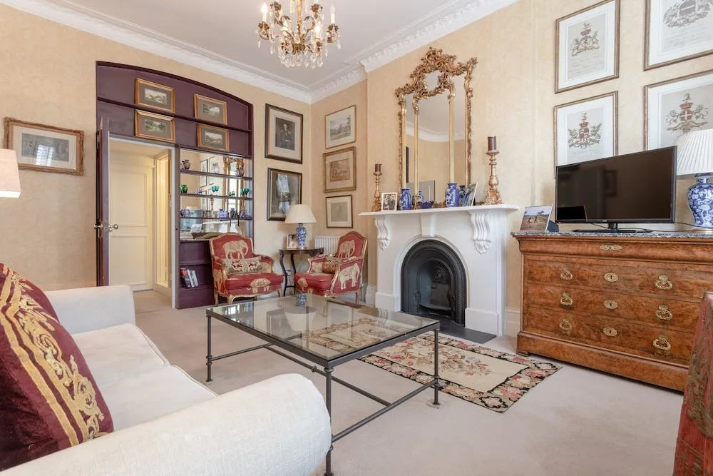 Elegant Apartment in Central Kensington