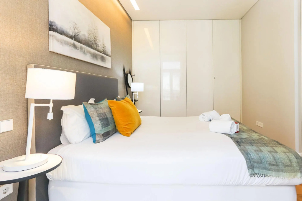 Bedroom in a Modern Apartment in Chiado in a Shared House