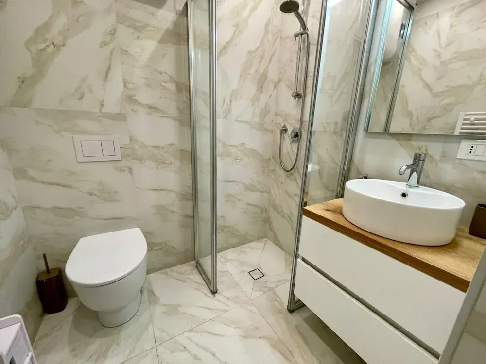 Renovated Apartment With Balcony
