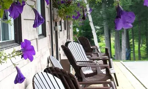 Auberge Les Jardins Inn-Motel Le Brayon & Chalets