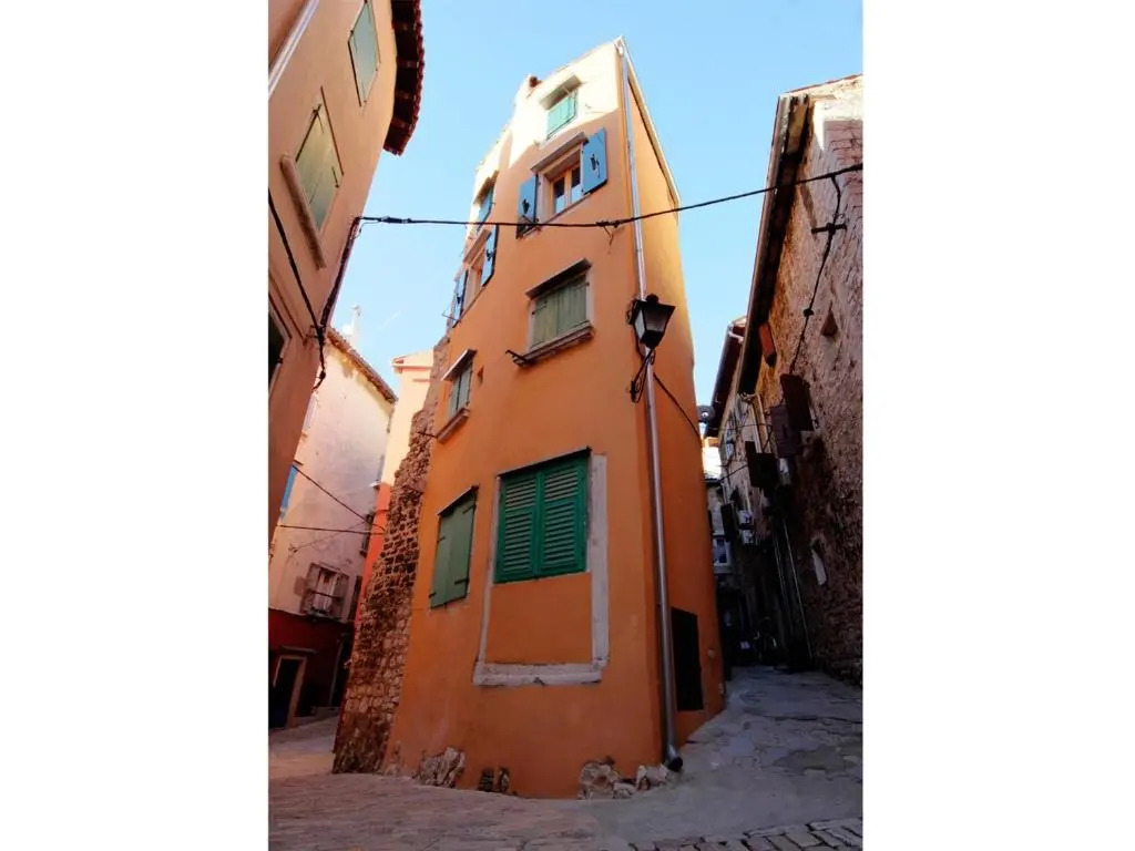 Old Town Art Apartment