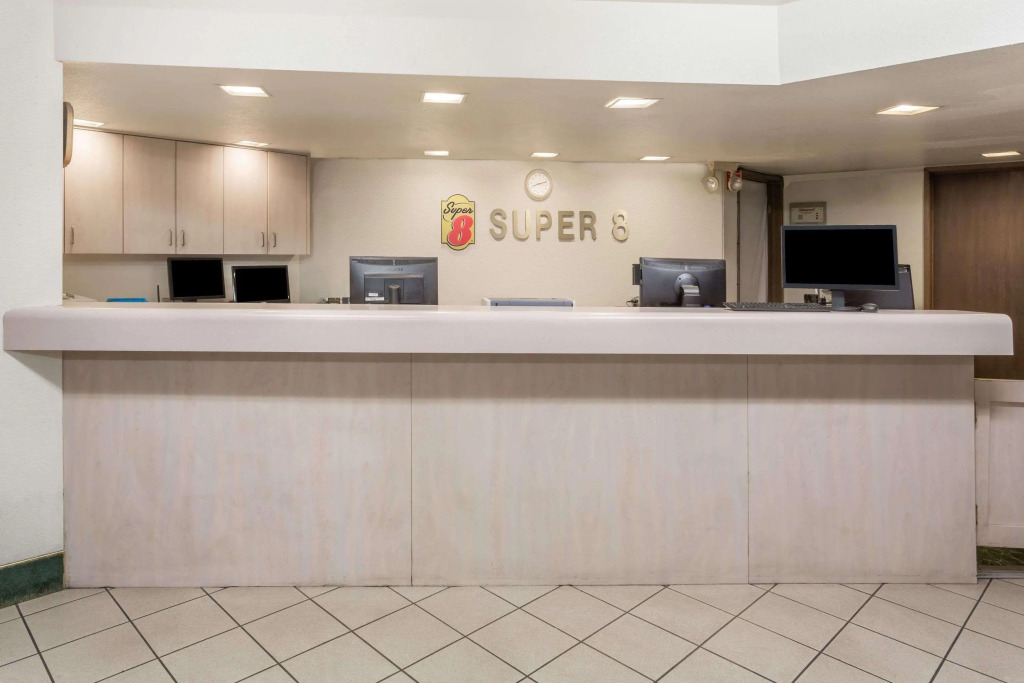 Super 8 By Wyndham Phoenix Metro North