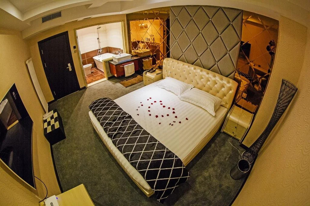 Dalian 1219 Theme Hotel