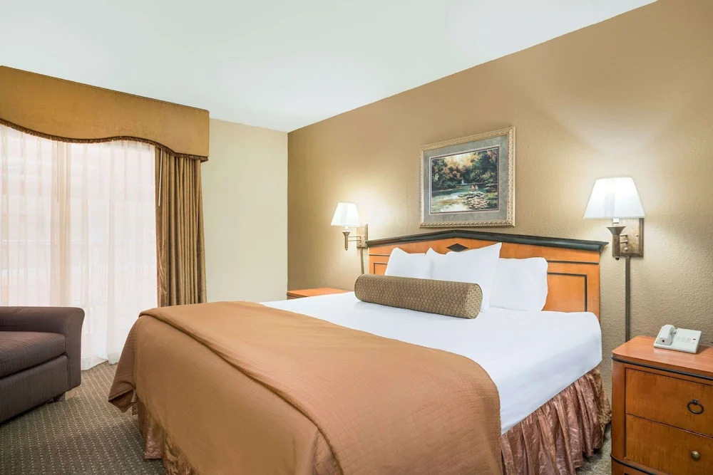 Ramada Plymouth Hotel And Conference Center