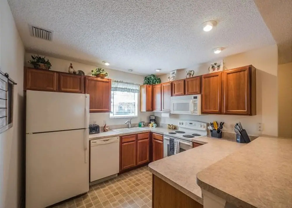 English Ivy Court 2600 by White Pelican VR