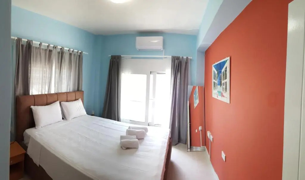 2 bedroom ground floor apt, 5 minutes walk from the beach