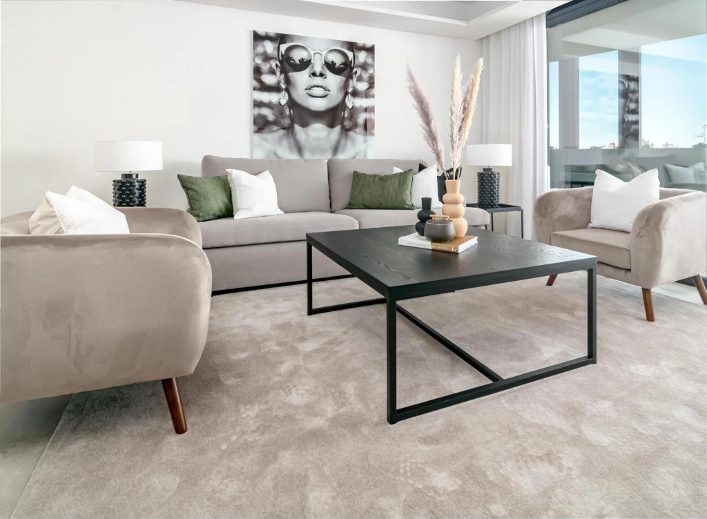 INF3- Luxury apartment close to all amenities.