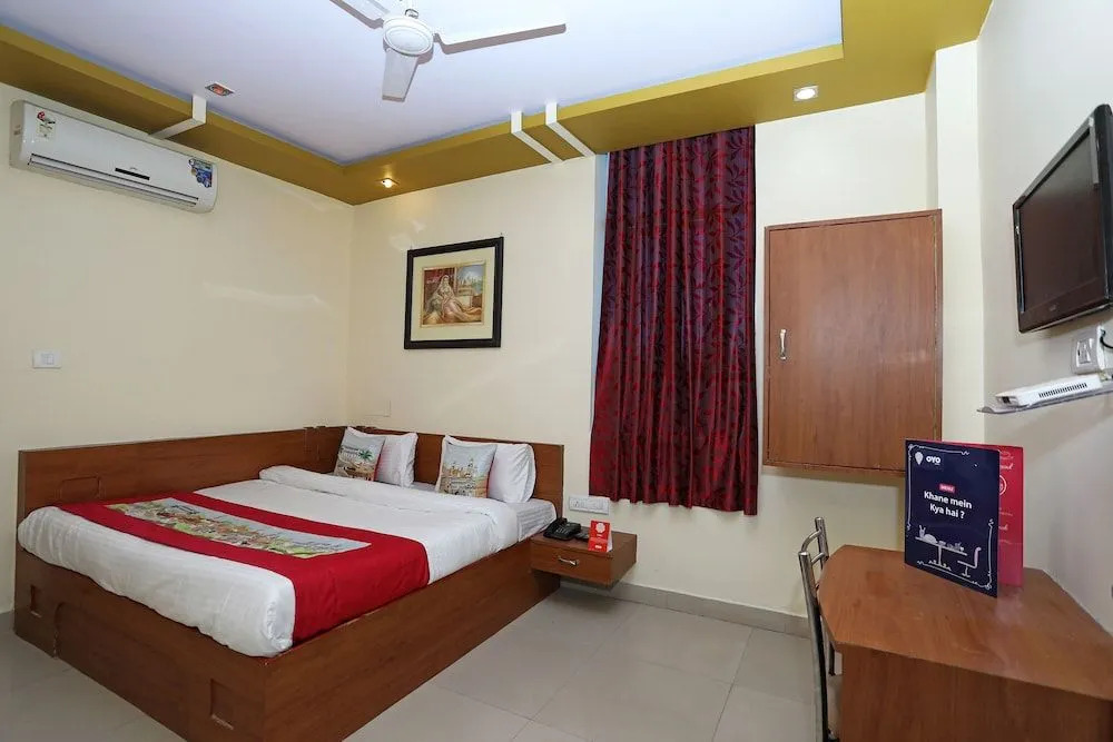 OYO 10413 Hotel Royal Plaza