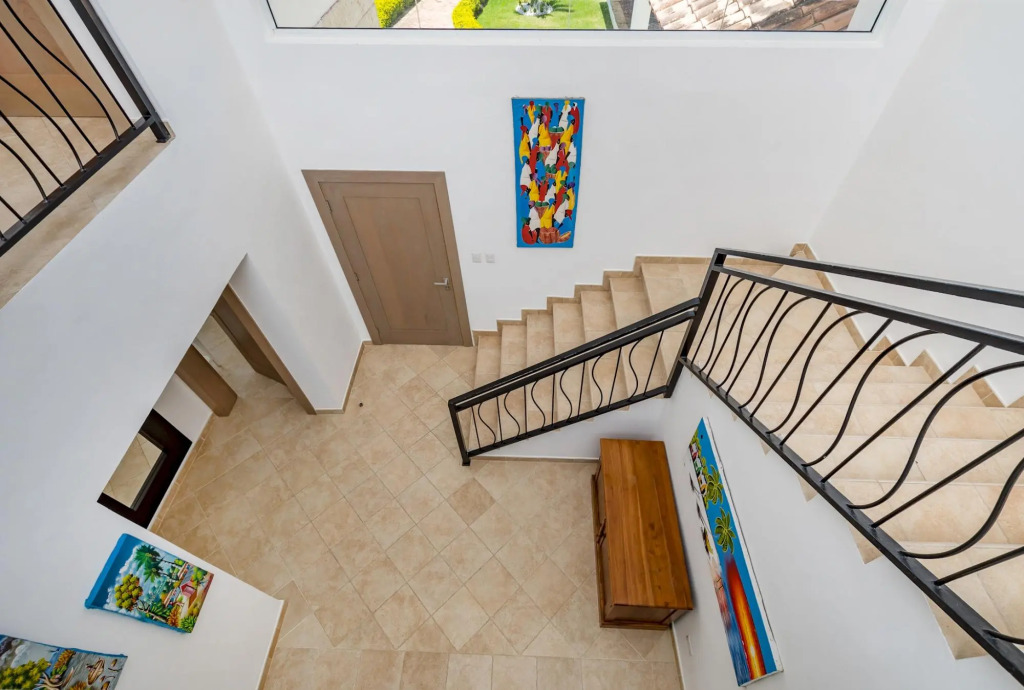 Beautiful 5-BDR 2 levels villa for rent