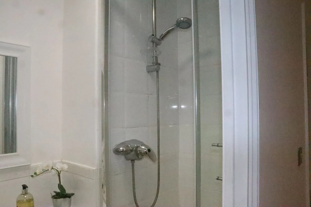 Skyline Haven Modern 2BR w/ Free Parking & 4kTV