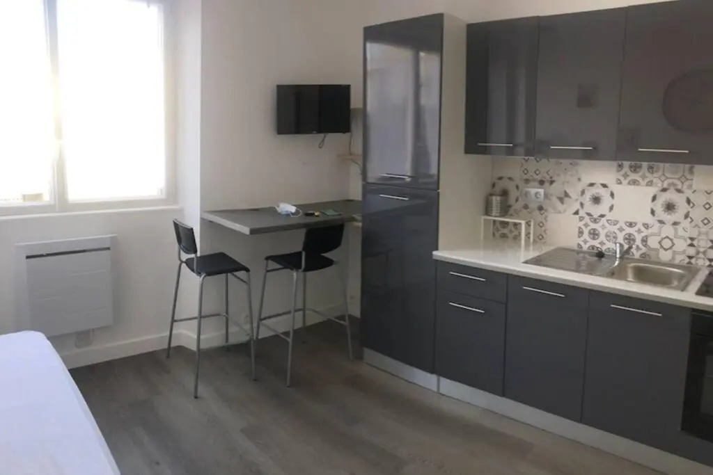 YANNADAL/studio cosy avec vraie cuisine à Recouvrance/ proche Tram/bus et proximité avec l'Arsenal