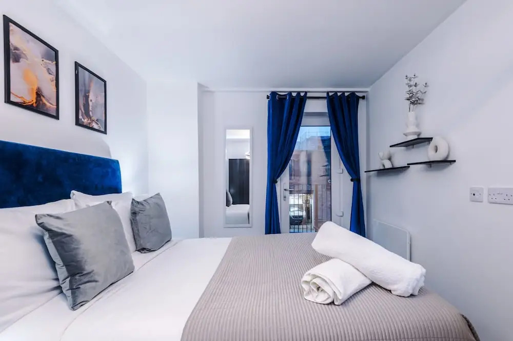 Impeccable 2-bed Apartment in Salford
