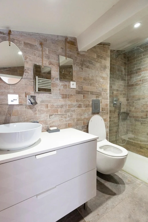 Charming 2 bedroom apartment in the best location, old town of Antibes 301