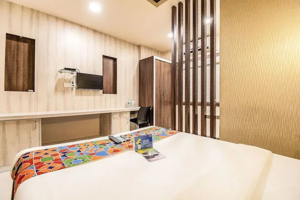 OYO 4324 Hotel Emerald Manor
