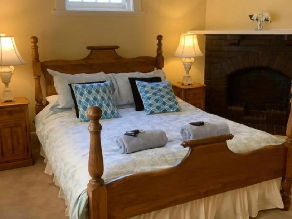 Adelaide Style Accommodation - City to Beach - Free WIFI - Free 3 car parking - Great location